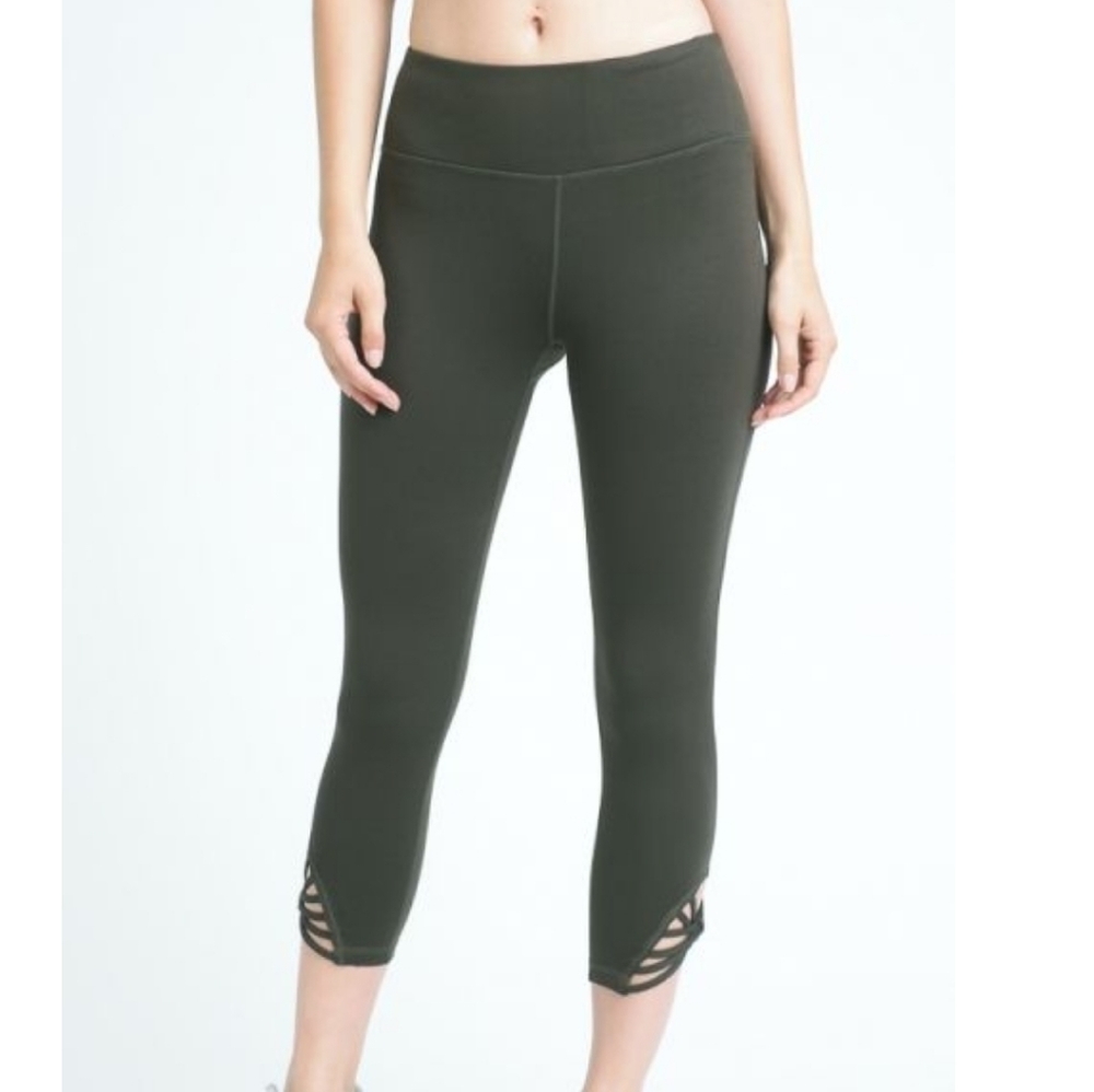 Mono B Capri Athletic Athleisure Legging Strappy Bow Detail Pocket Small S EUC
